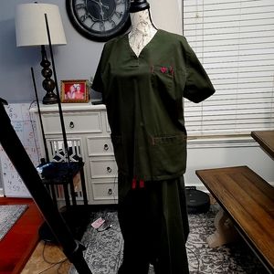 MED COUTOURE SCRUBS  LP